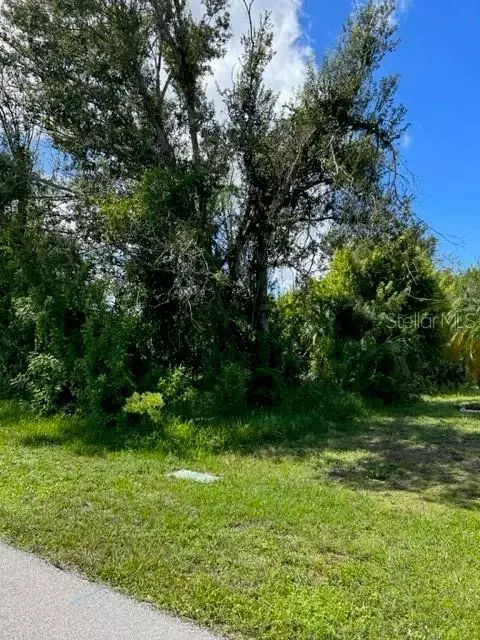6285 Magee St, Englewood, FL 34224