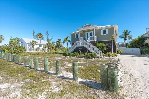 330 Bocilla Dr, Placida, FL 33946
