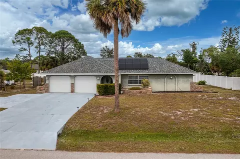 1548 Crest Dr, Englewood, FL 34223