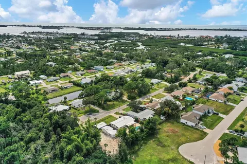 1670 Lakeview Pl, Englewood, FL 34223