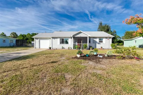1488 Crest Dr, Englewood, FL 34223