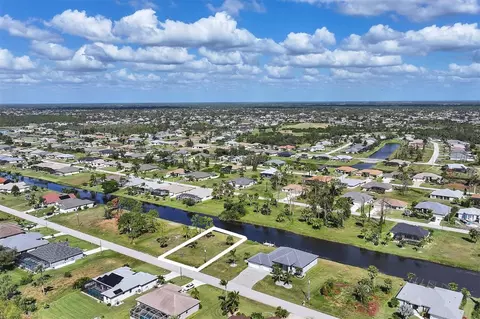 51 Tournament Rd, Rotonda West, FL 33947