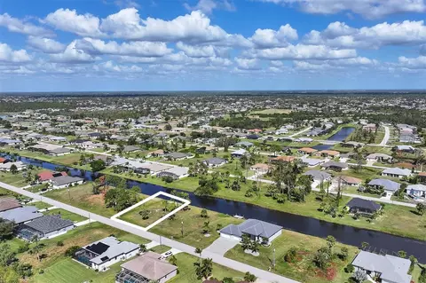 53 Tournament Rd, Rotonda West, FL 33947