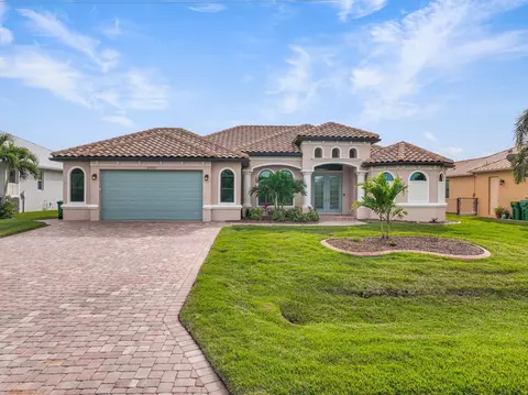 15562 Seafoam Cir, Port Charlotte, FL 33981