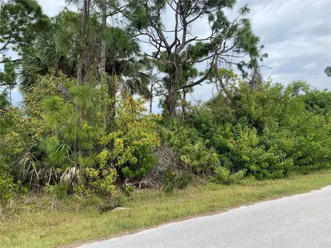15657 Lakeland Cir, Port Charlotte, FL 33981