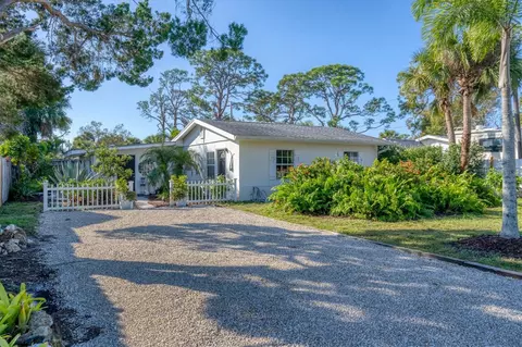 425 W Perry St, Englewood, FL 34223