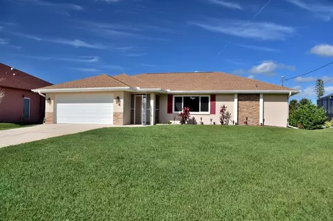 14 Mark Twain Ln, Rotonda West, FL 33947