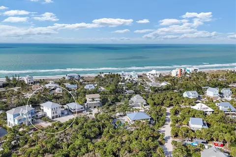 27 Palm Dr, Placida, FL 33946