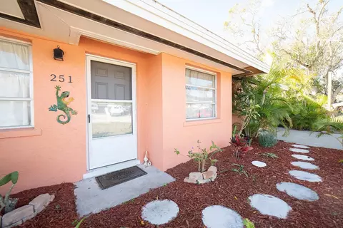 251 Lakeview Ln, Englewood, FL 34223