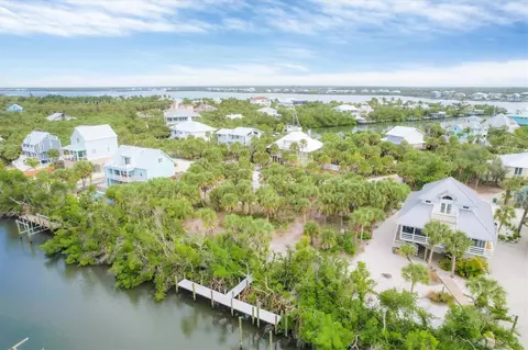 37 Palm Dr, Placida, FL 33946