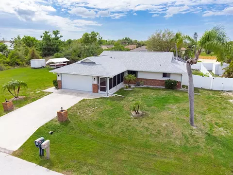 7021 Larkin St, Englewood, FL 34224