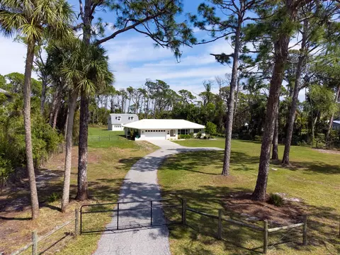 1150 Bayshore Dr, Englewood, FL 34223