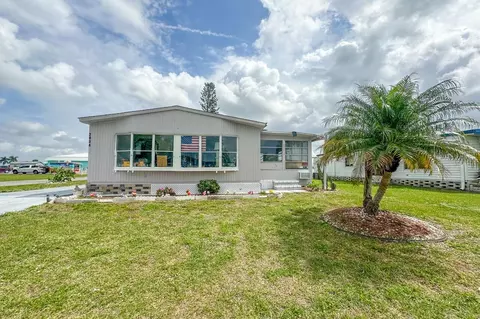2834 Waxwing Ln, Englewood, FL 34224