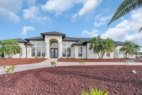8256 Antwerp Cir, Port Charlotte, FL 33981
