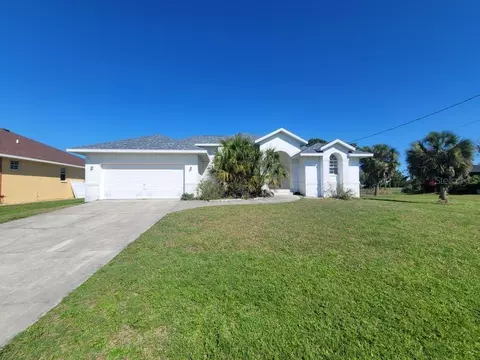 1076 Rotonda Cir, Rotonda West, FL 33947