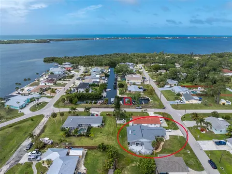 881 Stewart St, Englewood, FL 34223