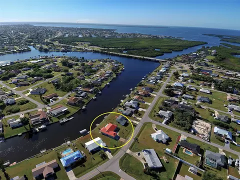 233 W Tarpon Blvd NW, Port Charlotte, FL 33952