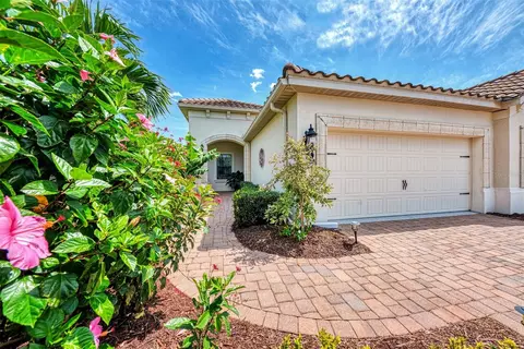 10727 Trophy Dr, Englewood, FL 34223