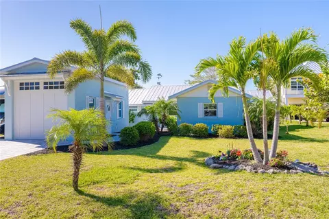 1885 New Point Comfort Rd, Englewood, FL 34223