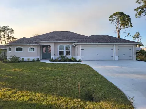 207 Broadmoor Ln, Rotonda West, FL 33947