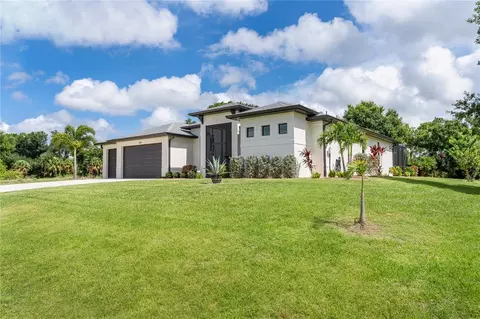 206 Baytree Dr, Rotonda West, FL 33947