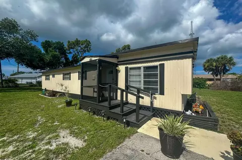 9135 Short St, Englewood, FL 34224