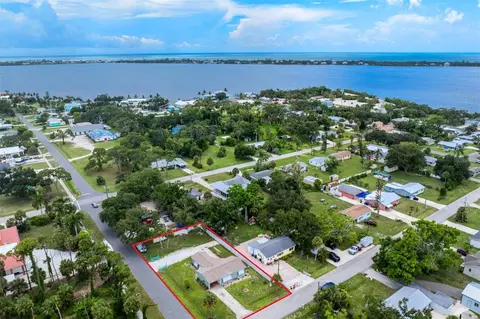 301 W Fray St, Englewood, FL 34223
