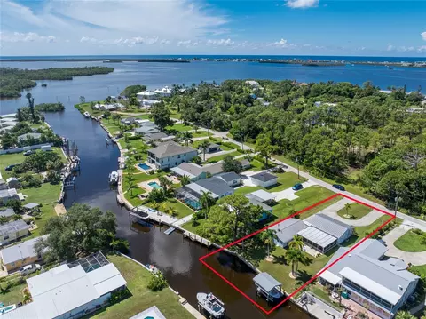 1715 Riverside Dr, Englewood, FL 34223