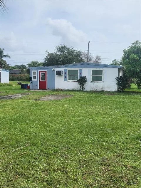 555 Edwards St, Englewood, FL 34223