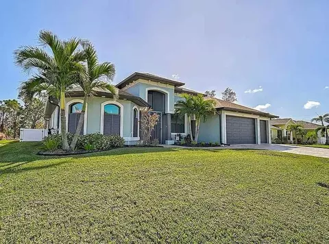 44 Sportsman Rd, Rotonda West, FL 33947