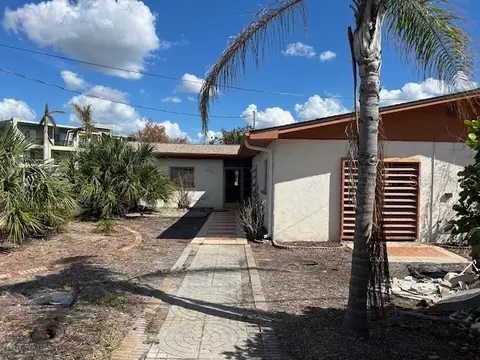 1655 Riverside Dr, Englewood, FL 34223