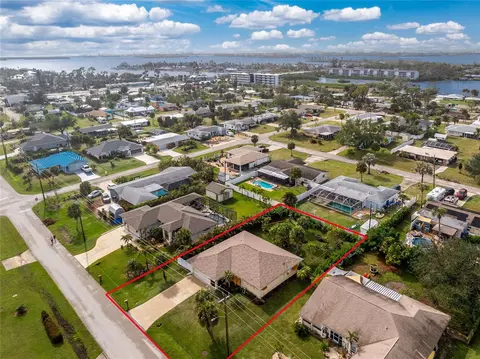 1220 Greaza St, Englewood, FL 34223
