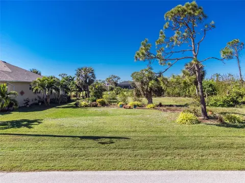 8 Pine Valley Pl, Rotonda West, FL 33947