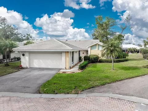 313 Pembroke Ln N #195, Venice, FL 34293