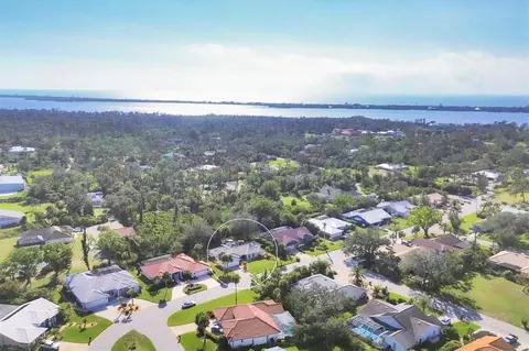 611 Pineneedle Ln, Englewood, FL 34223