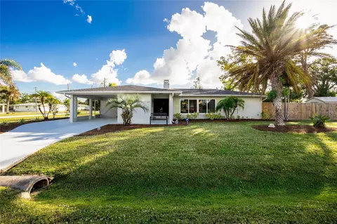 97 Lakeview Ln, Englewood, FL 34223