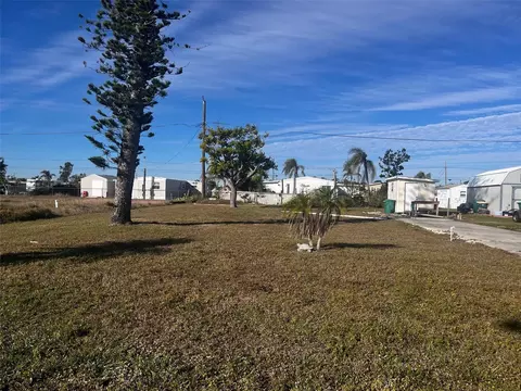 1348 Flamingo Dr, Englewood, FL 34224