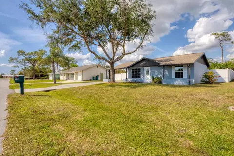 530 Lakehurst Ave NW, Port Charlotte, FL 33952