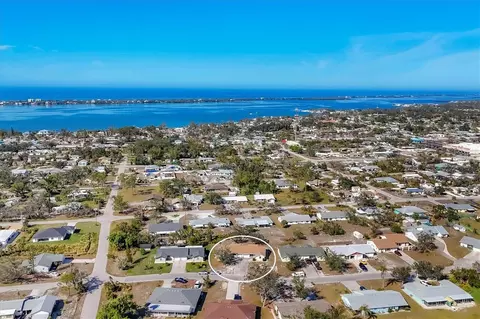 680 Harvey St, Englewood, FL 34223