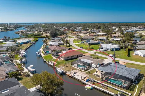 1910 Greenlawn Dr, Englewood, FL 34223