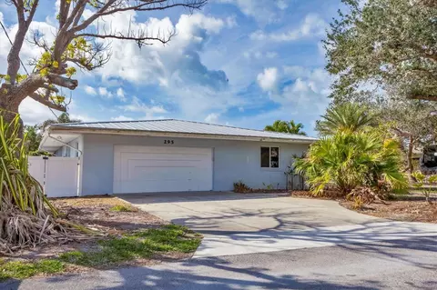 295 North Dr, Englewood, FL 34223
