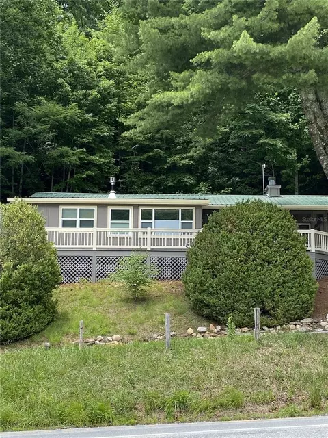 10121 Dillard Rd, Scaly Mountain, NC 28775