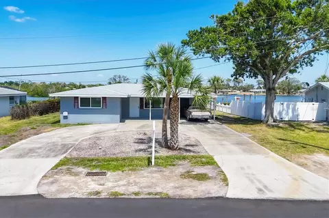 140 Crestview Dr, Englewood, FL 34223