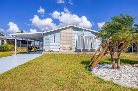 809 Tangerine Woods Blvd #215, Englewood, FL 34223