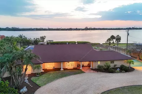 1275 Bayshore Dr, Englewood, FL 34223