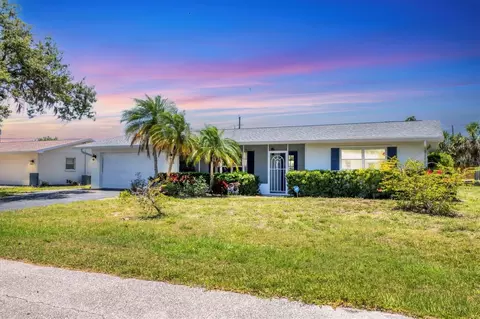 305 E Wentworth Cir, Englewood, FL 34223