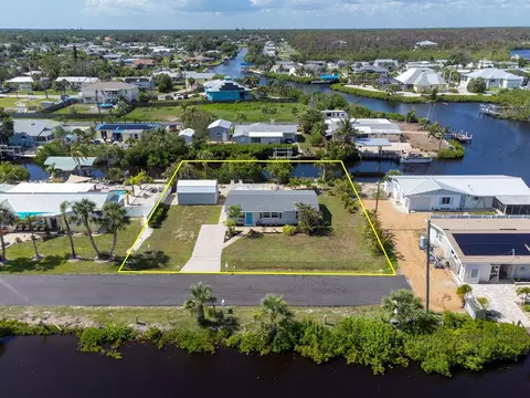 1060 Haste Ln, Englewood, FL 34223