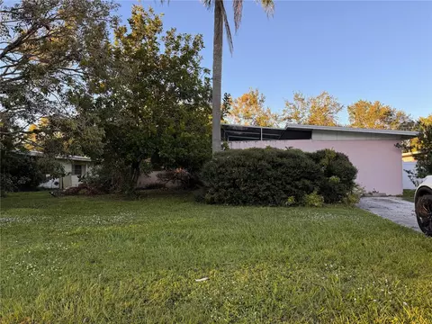 2911 Novus St, Sarasota, FL 34237