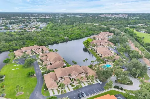 2004 Longpointe Cir #E2, Venice, FL 34293