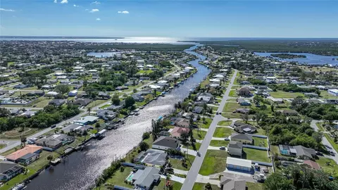 521 W Tarpon Blvd NW, Port Charlotte, FL 33952